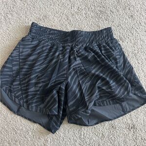 Lululemon Hotty Hot 5’ zebra short